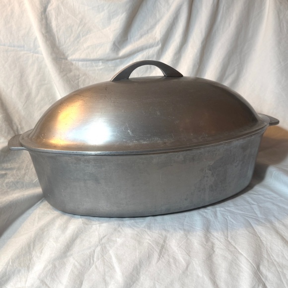 Genuine SUPER HEALTH Vintage 1950s Cast Aluminum Oval 10qt Roasting Pot - Picture 1 of 12